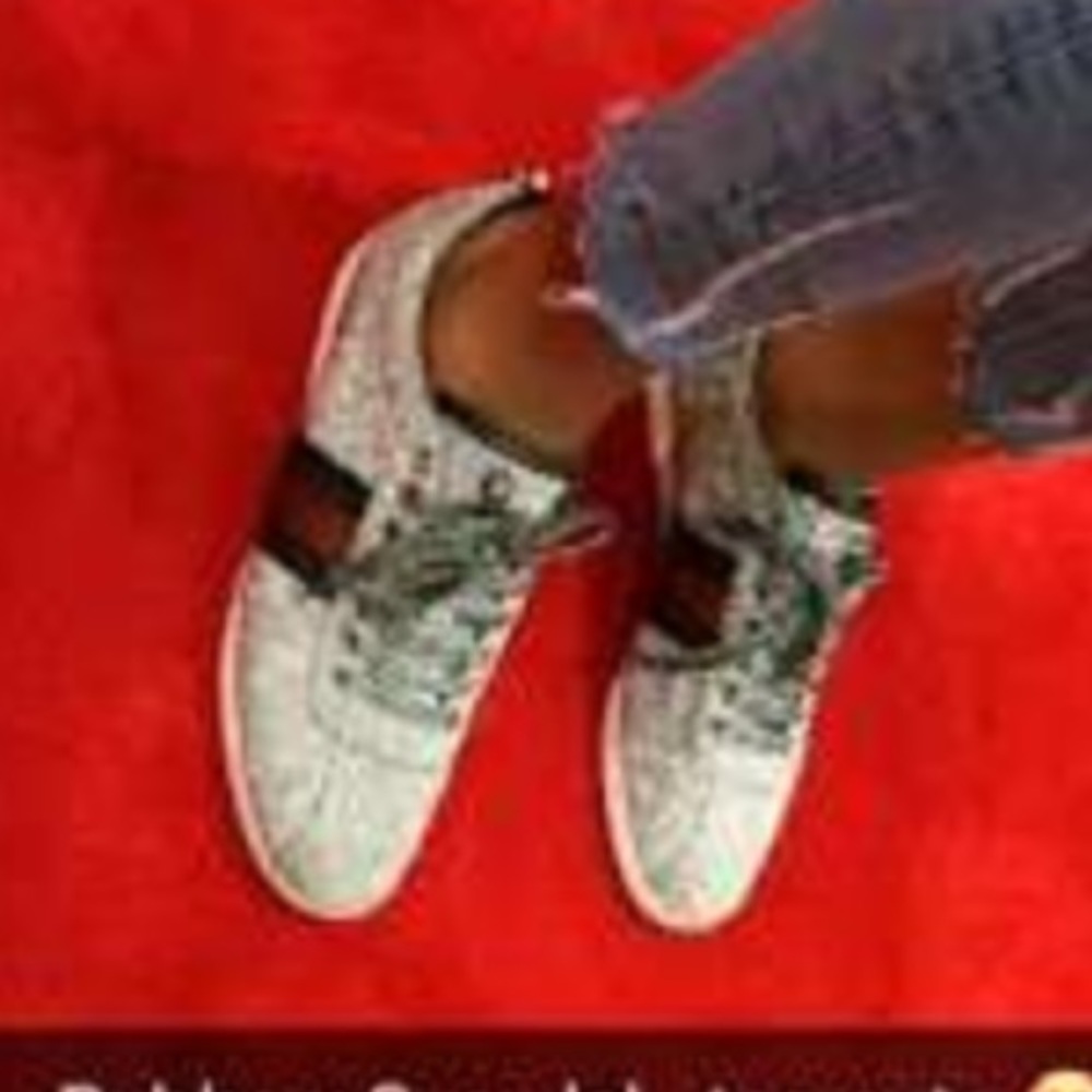 Authentic Gucci sneakers !